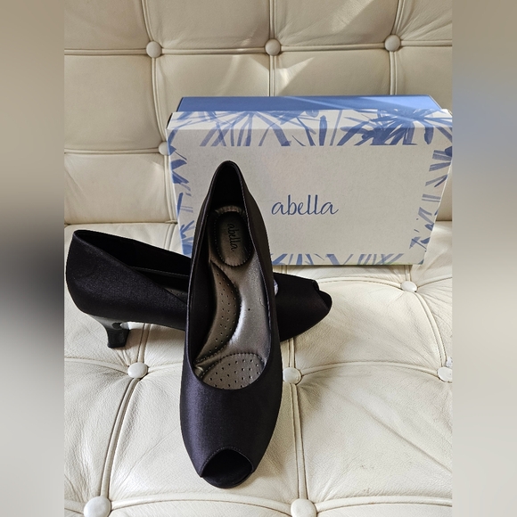 NWT Abella Black Satin Peep Toe Heels-Size 10 - Picture 1 of 5